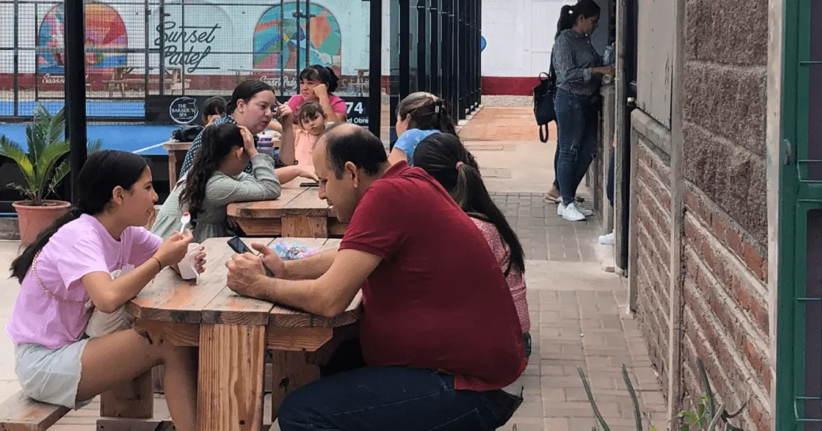 Cajemenses acuden a la taquiza para apoyar a Fátima; realizarán mega rifa