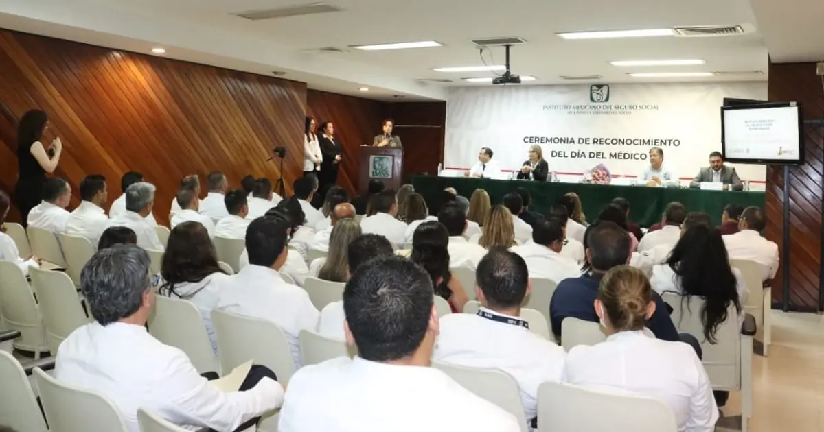 IMSS Sonora destaca labor de los médicos en su día