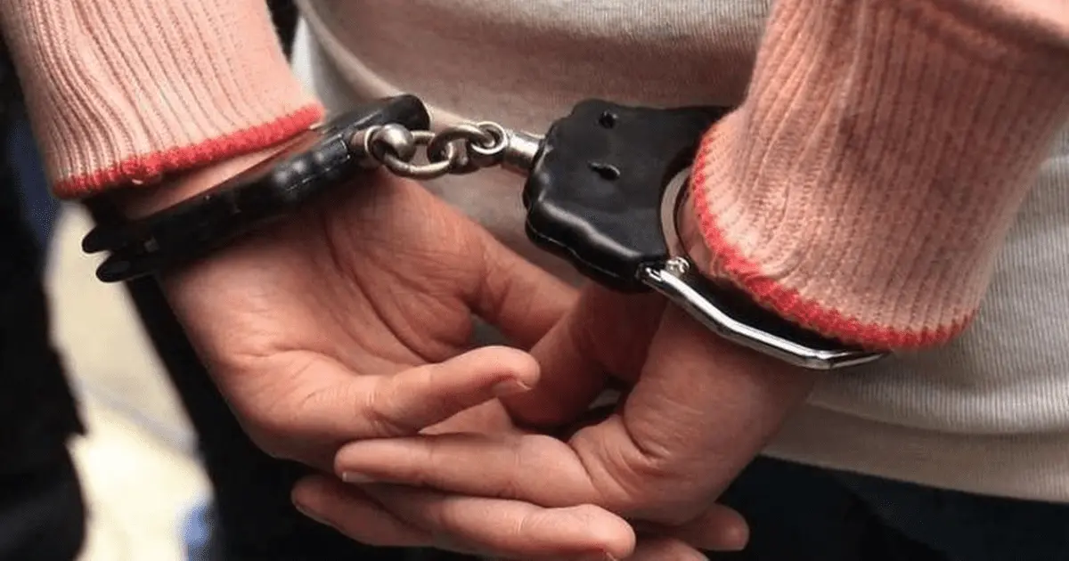 Detienen a mujer con auto robado en La Manga