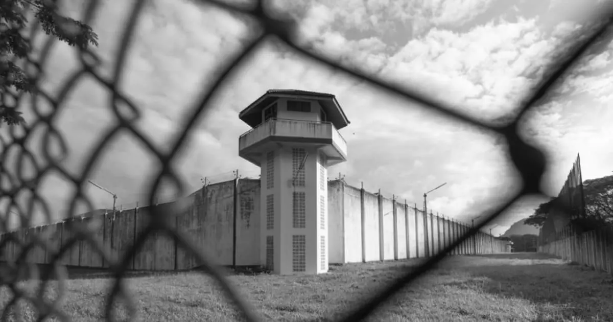Aprueban que centros penitenciarios certifiquen estudios de reos