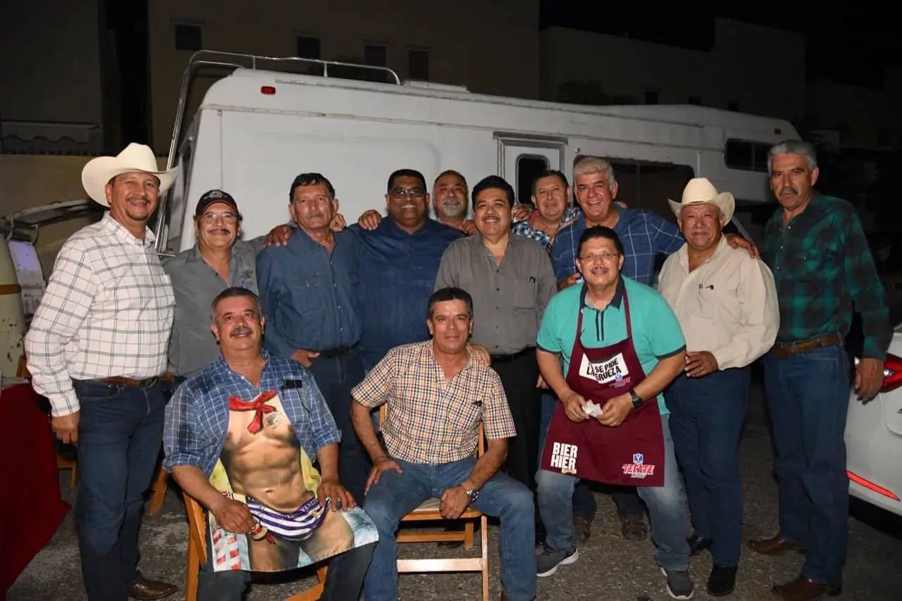 Exalumnos de Derecho conmemoran amistad