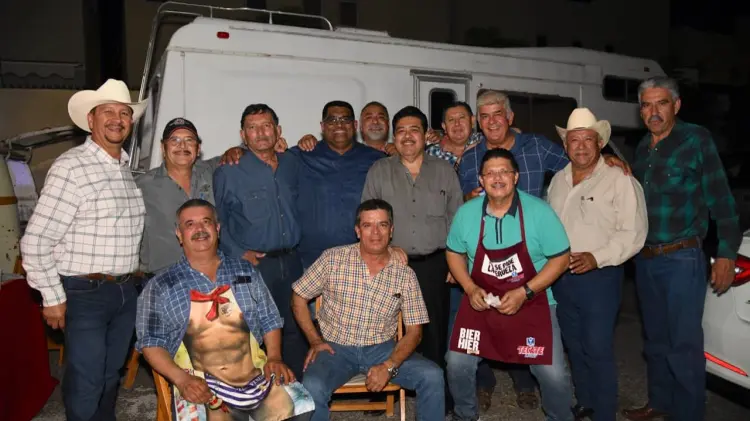 Exalumnos de Derecho conmemoran amistad
