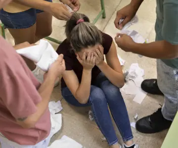 Proponen multas de 25 mil pesos para estudiantes que cometan bullying