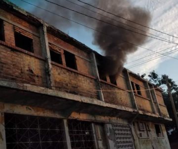 Hombre en situación de calle sufre quemaduras tras incendio en Guaymas