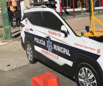 Colocan patrullas de cartón para prevenir accidentes de tránsito