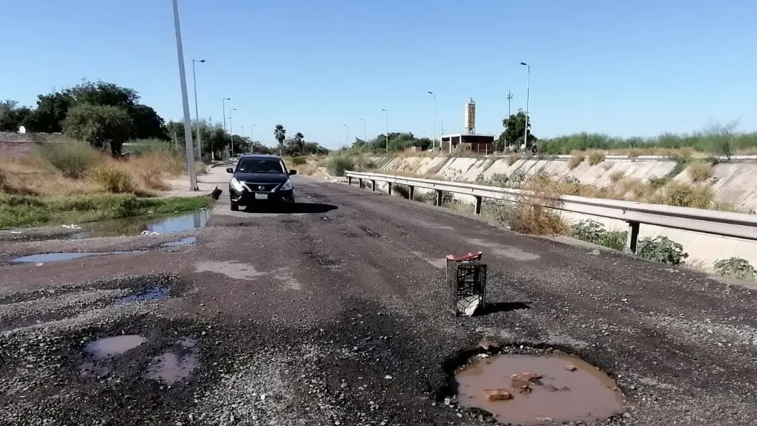 Exigen vecinos reparación de fugas en bulevar Centenario de Navojoa