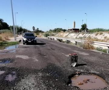 Exigen vecinos reparación de fugas en bulevar Centenario de Navojoa