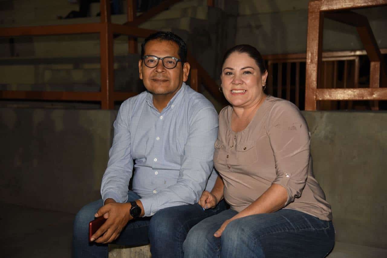 Apoyan al equipo universitario
