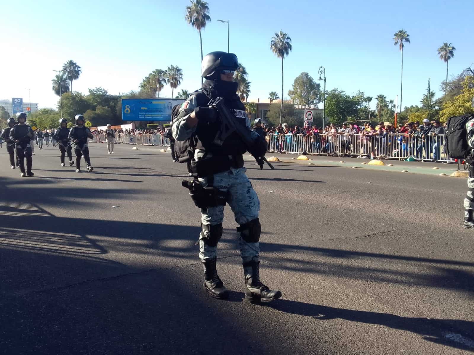 Hermosillenses disfrutan del desfile del 20 de noviembre
