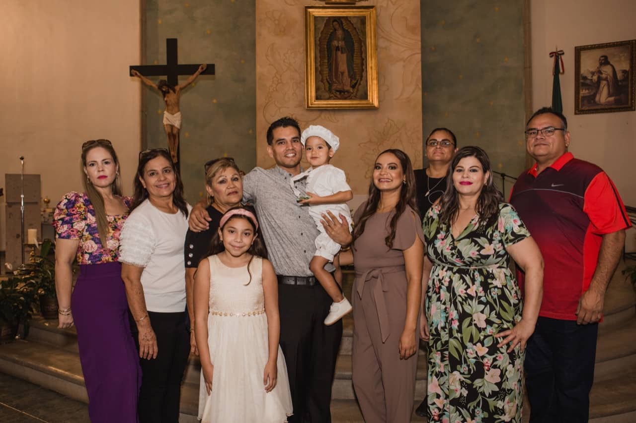 Recibe Dylan su primer sacramento