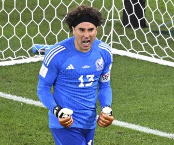 ¡No todos los héroes usan capa! Memo Ochoa salvándola en los mundiales