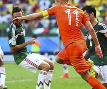 Wesley Sneijder reconoce que no era penal en Brasil 2014