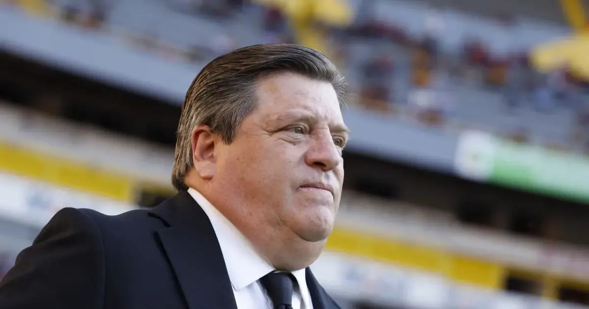 Miguel El piojo Herrera no logra controlar sus lágrimas