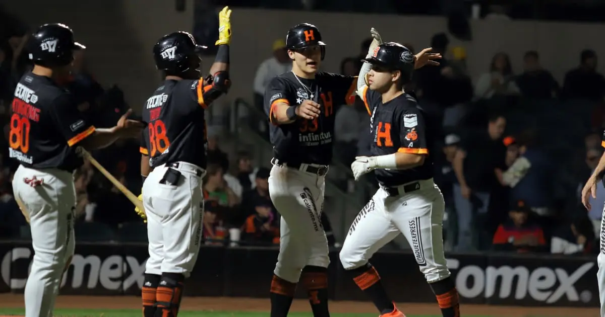 Naranjeros de Hermosillo barre con los Tomateros; paliza 12-3 en el Sonora