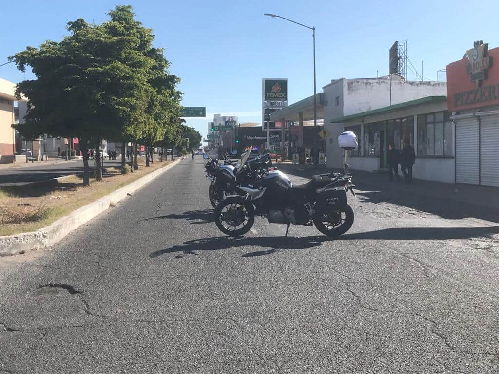 Cierran cruce del Luis Encinas y Matamoros por las Becas Benito Juarez