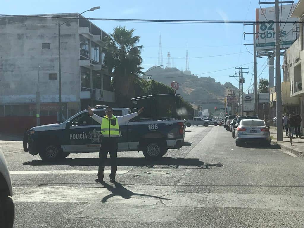 Cierran cruce del Luis Encinas y Matamoros por las Becas Benito Juarez