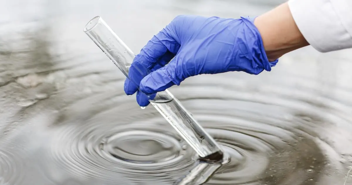 Vecinos de Las Delicias reciben agua contaminada con drenaje