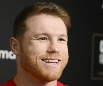 Canelo Álvarez compra línea de transporte en la que vendía paletas