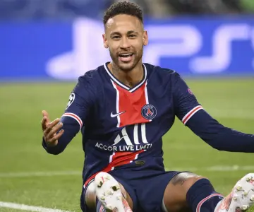 Critican Neymar en redes por polémica imagen con una sustancia