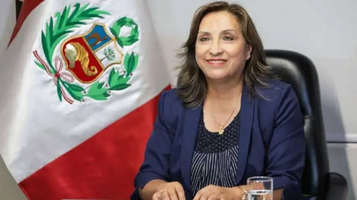 Dina Boluarte asume Presidencia en Perú