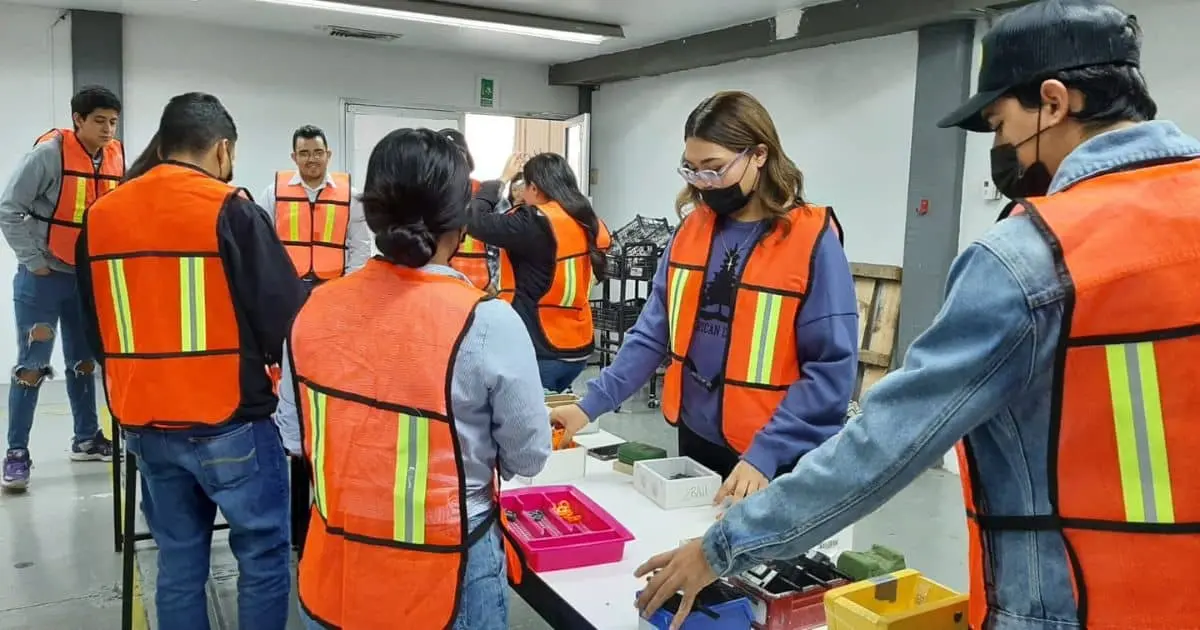 Alumnos del ITH fabrican juguetes para pequeños de escasos recursos