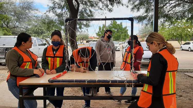 Alumnos del ITH fabrican juguetes para pequeños de escasos recursos