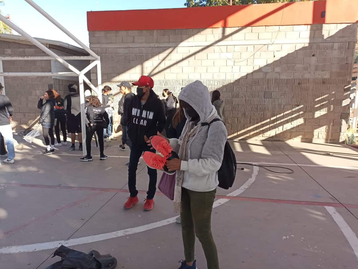 Donan ropa a los más vulnerables en Los Olivos con el Street Store