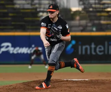 Victoria 2x1 de Naranjeros de Hermosillo en Guasave