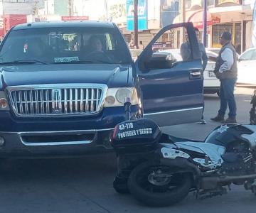 Agente de Tránsito es impactado por conductora tras marcarle el alto