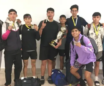 Los Compadres regresan a casa con trofeo nacional e invictos