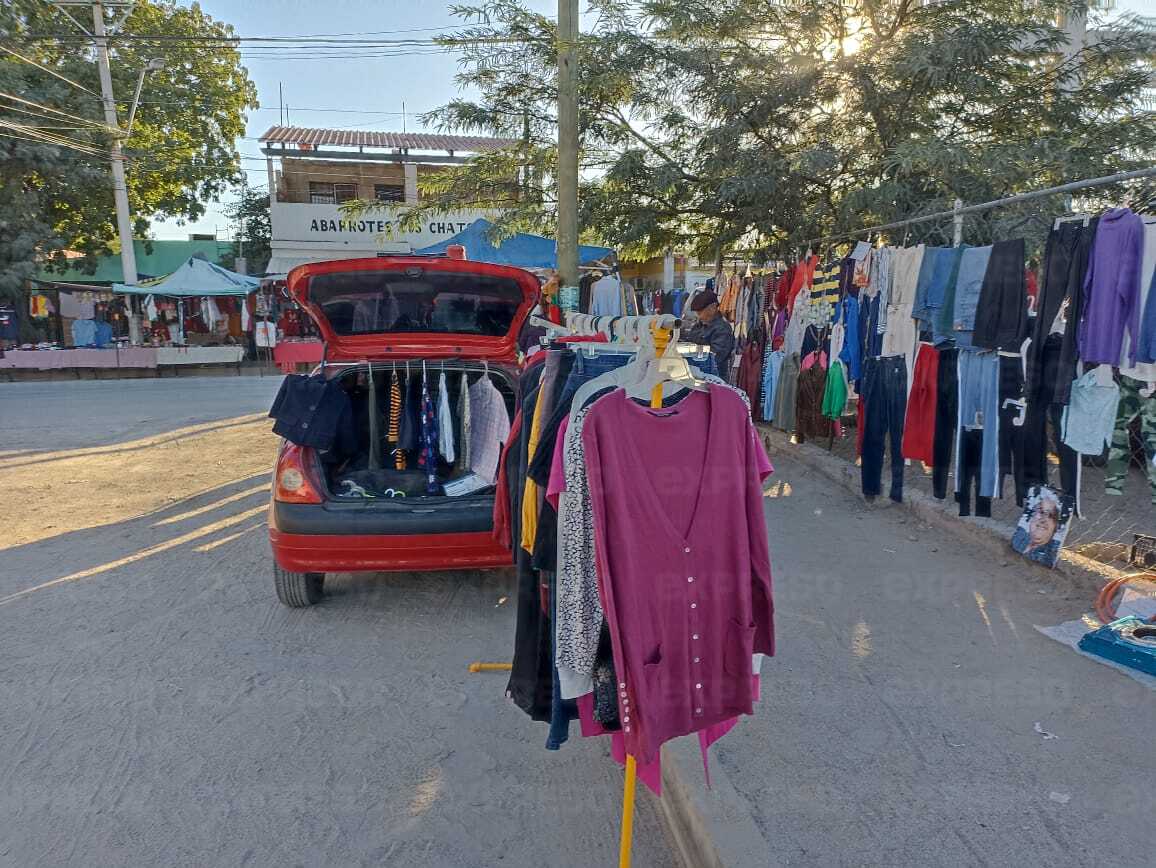 Hermosillenses llenan de vida el Tianguis de Los Olivos