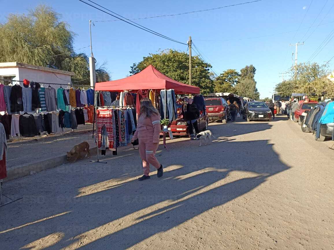 Hermosillenses llenan de vida el Tianguis de Los Olivos