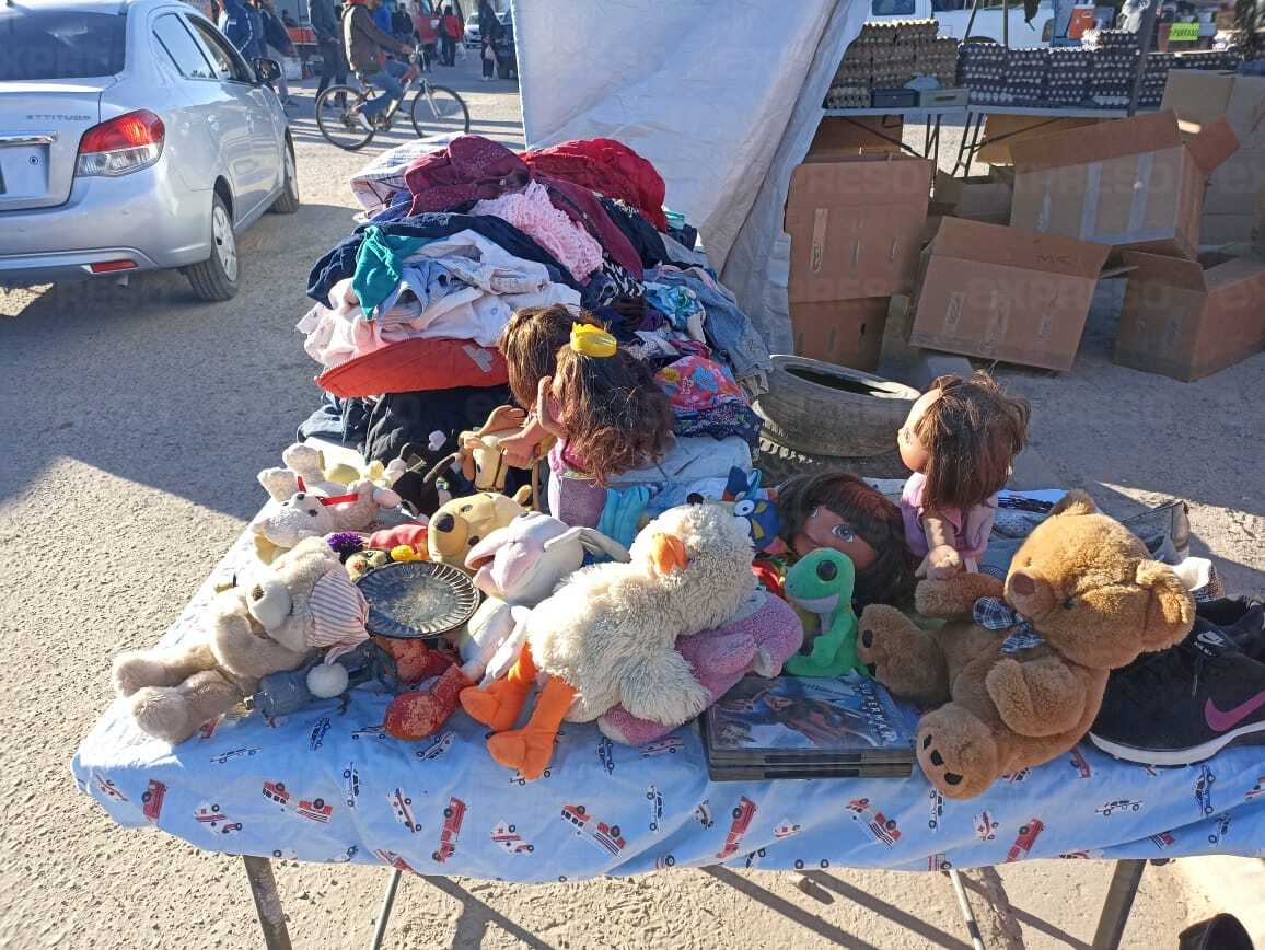 Hermosillenses llenan de vida el Tianguis de Los Olivos