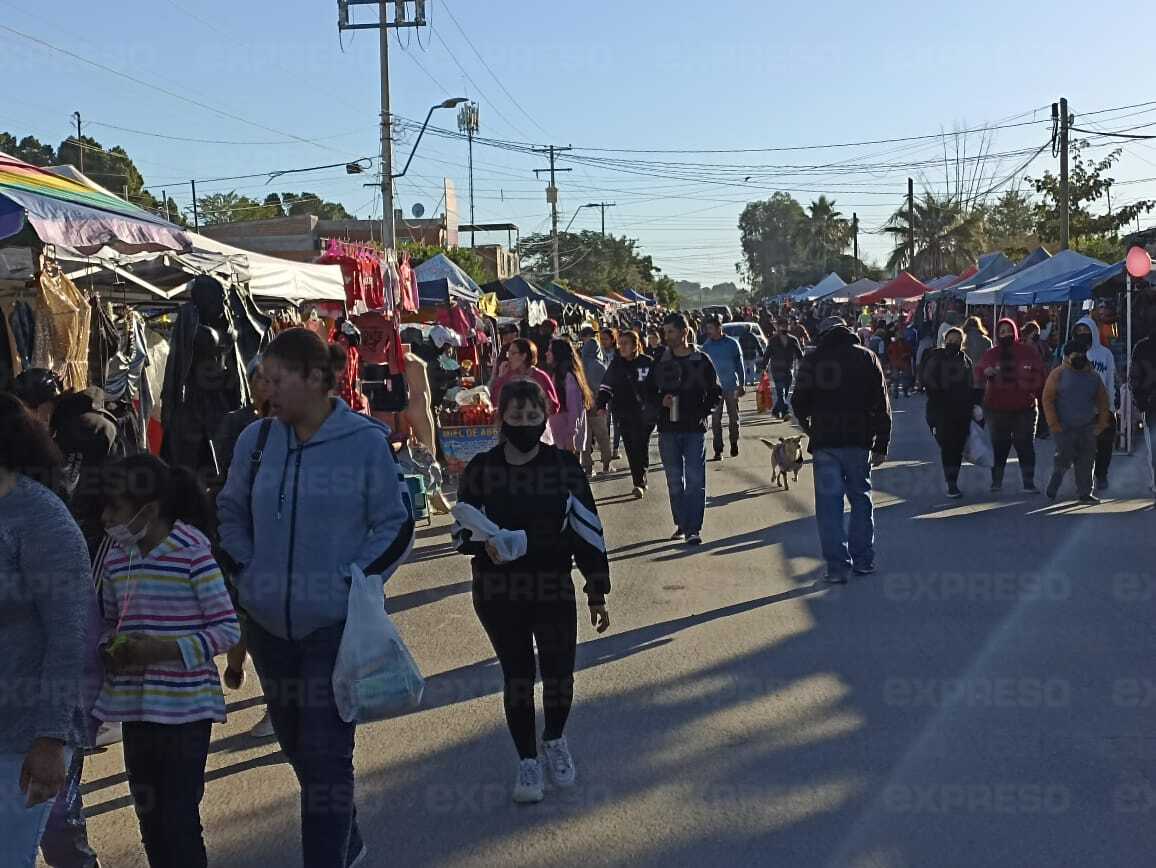 Hermosillenses llenan de vida el Tianguis de Los Olivos