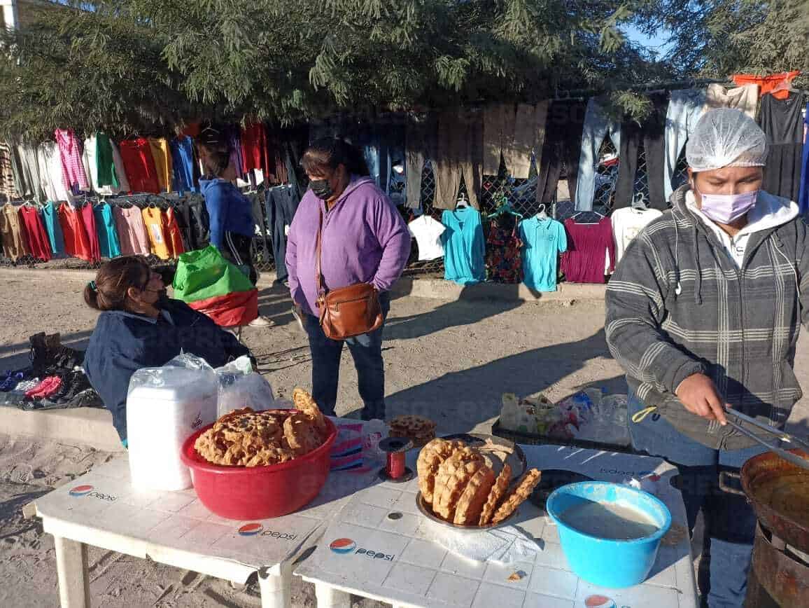 Hermosillenses llenan de vida el Tianguis de Los Olivos