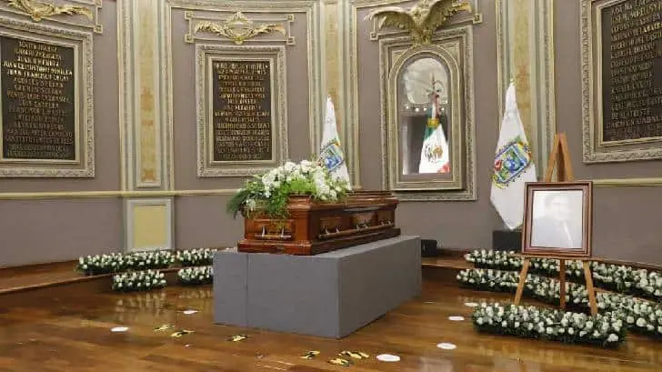 Dan último adiós a Miguel Barbosa en el Congreso de Puebla