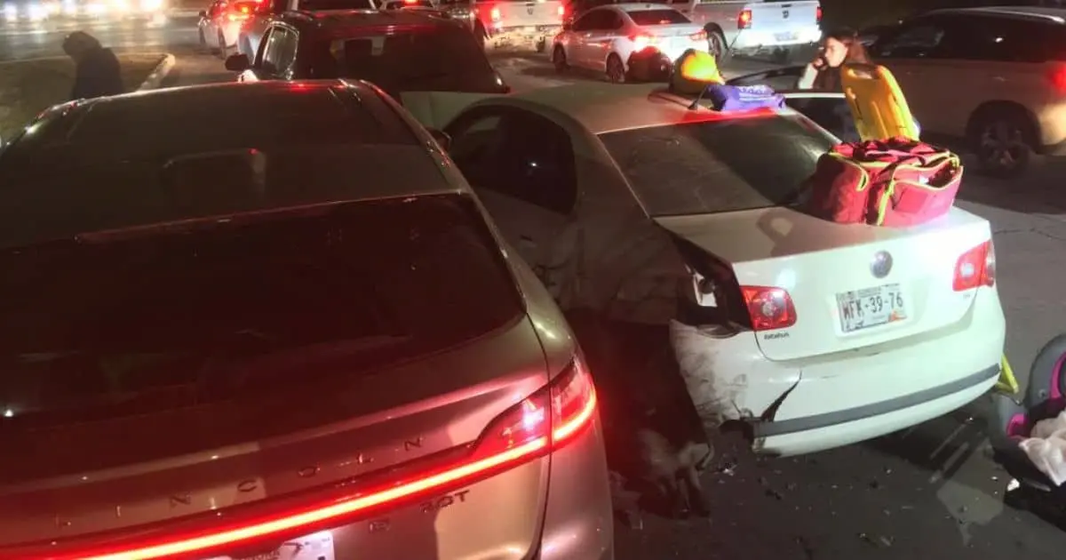 Choque triple en bulevar de Hermosillo deja una persona lesionada