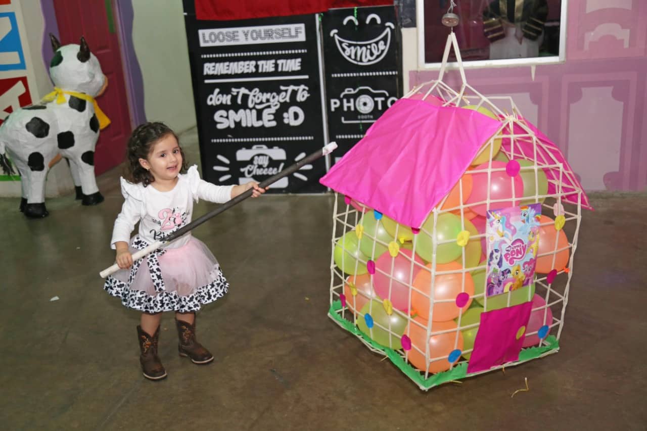 Recibe festejo la encantadora Darleny