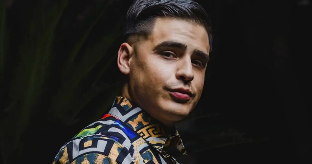 Rapero mexicano se desploma en el escenario