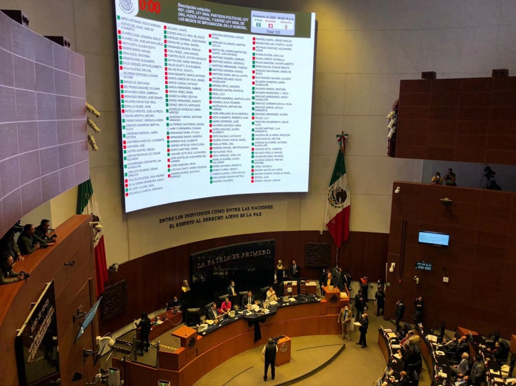 Aprueban Plan B en lo general