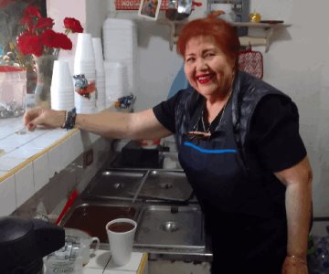 Leyda Molina prepara el mejor champurrado del mundo