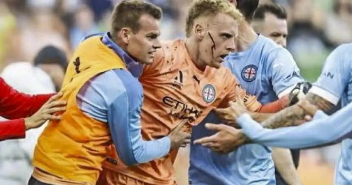 Agreden a portero de Melbourne City en partido de futbol Australia