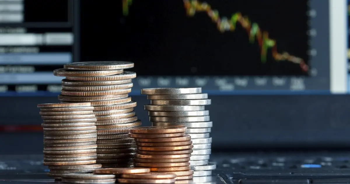 Peso acumula tres semanas de pérdida: Bloomberg