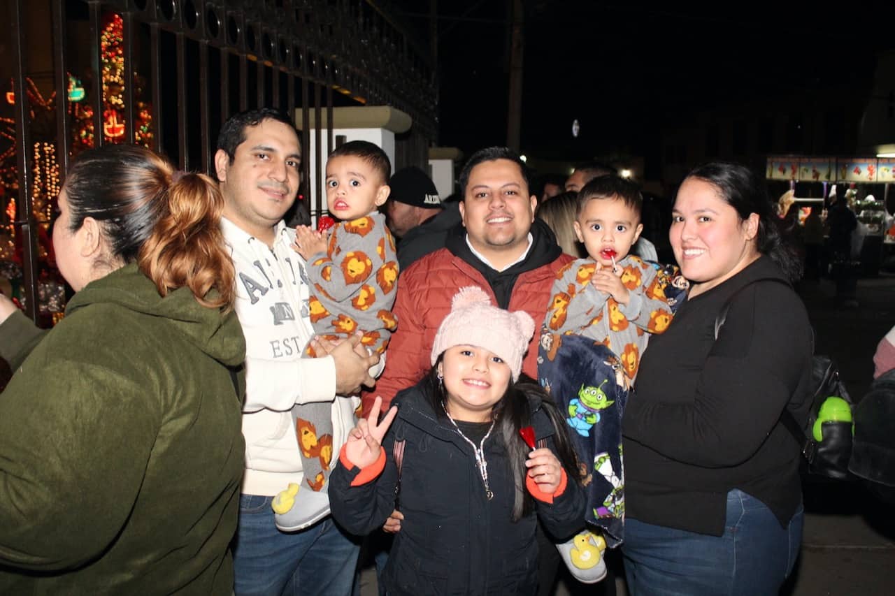 Encienden su espíritu navideño