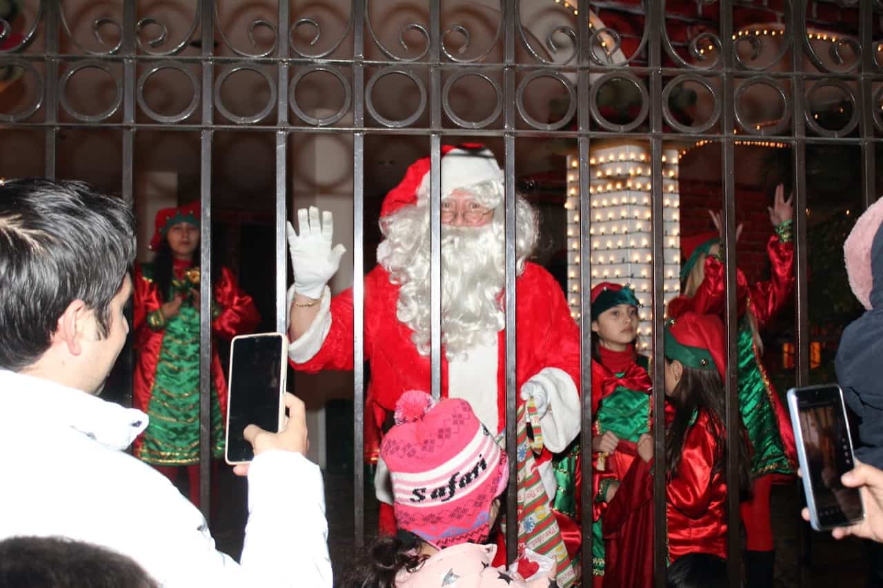 Encienden su espíritu navideño