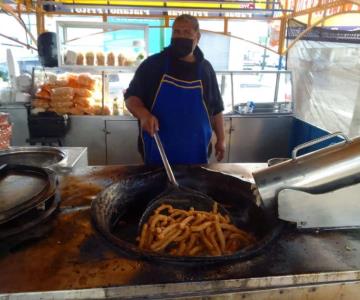 Andrés lleva más de 50 años vendiendo churros en Hermosillo