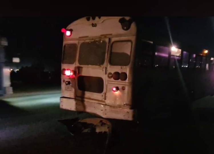 Cae camioneta al agua en el puente Douglas; fallece mujer ahogada