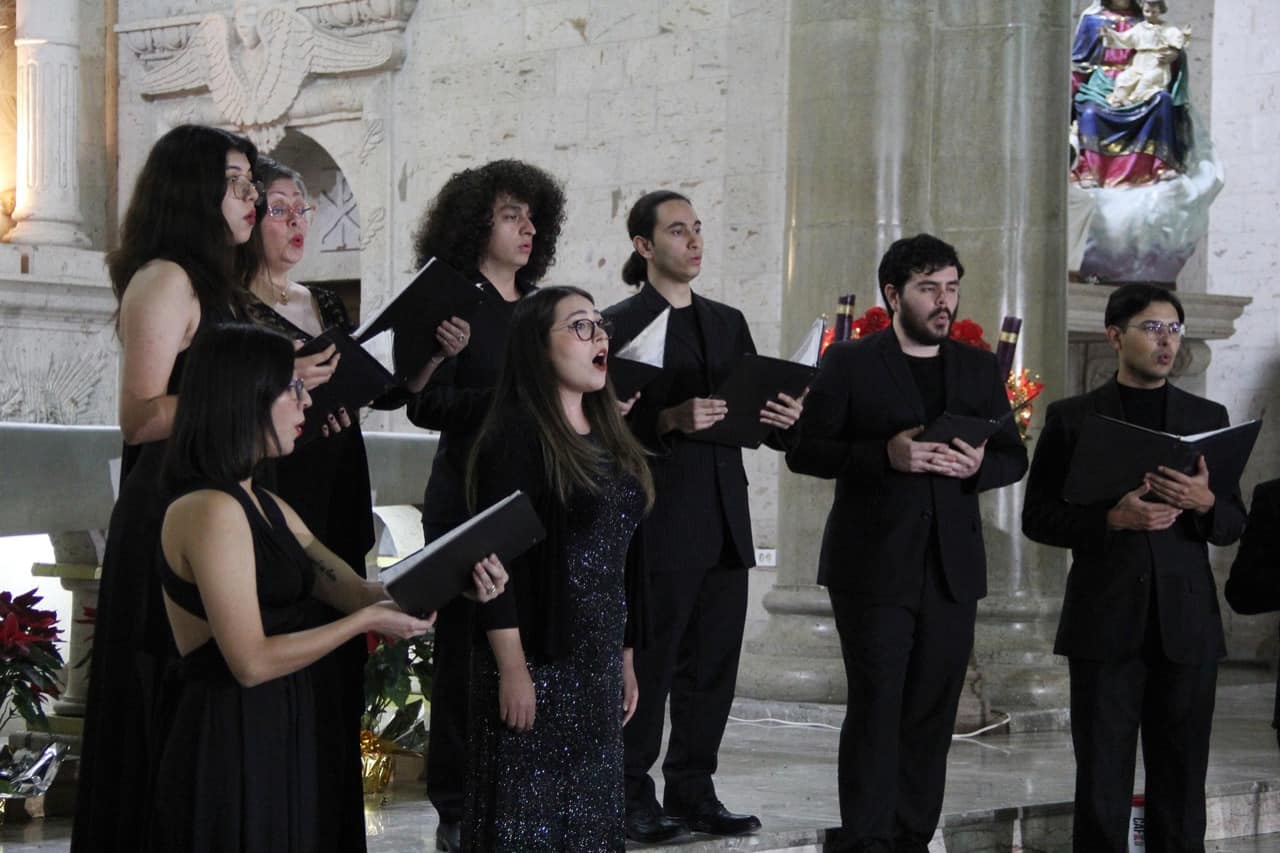 Llevan la música de la Navidad