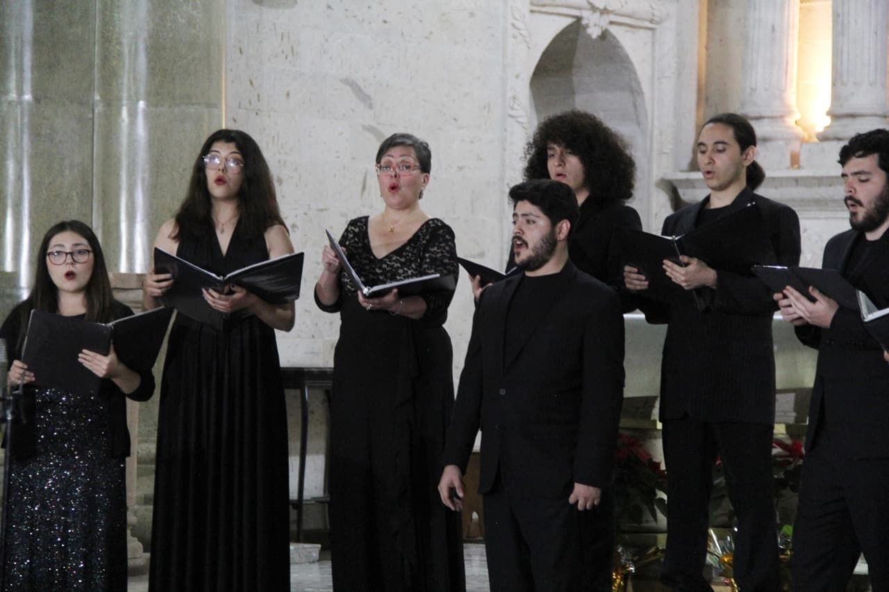 Llevan la música de la Navidad