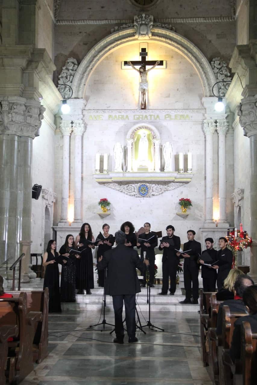 Llevan la música de la Navidad